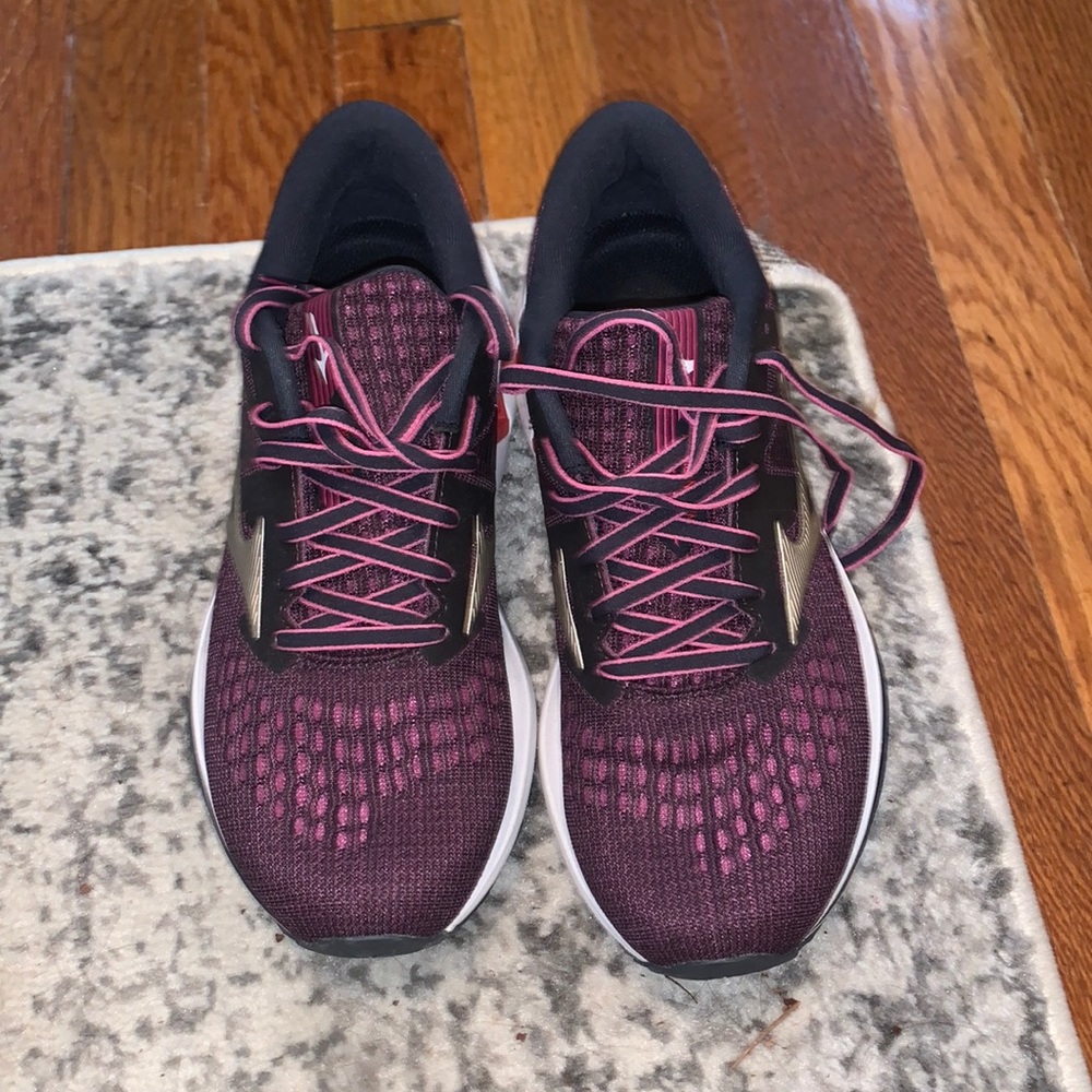 Mizuno Wave Inspire 17 tennis shoes